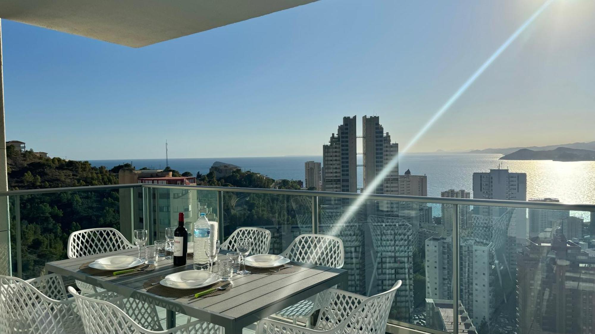 Highrise Apartment With Stunning Views From Private Balcony 85 เบนิดอร์ม ภายนอก รูปภาพ